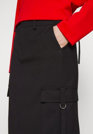 Юбка с накладными карманами