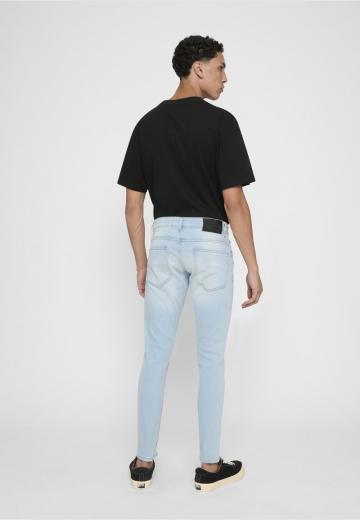 Узкие джинсы