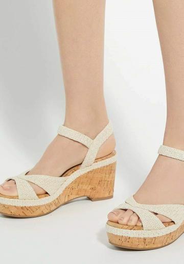 Босоножки на танкетке