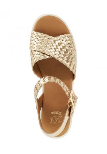 Босоножки на танкетке