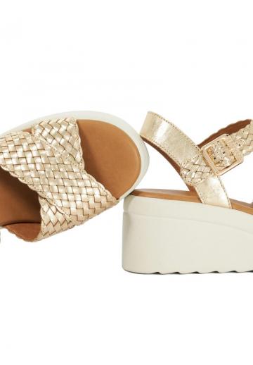 Босоножки на танкетке