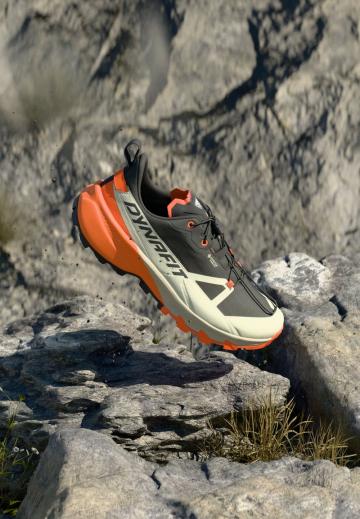 Походные кроссовки