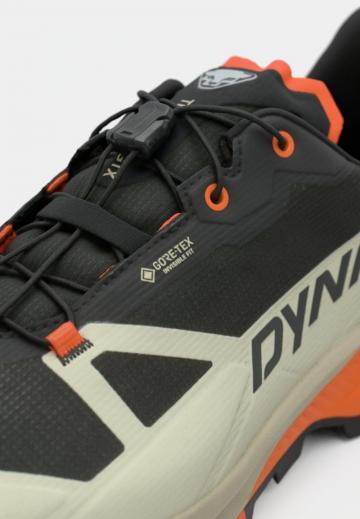 Походные кроссовки