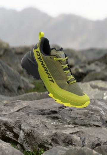 Походные кроссовки