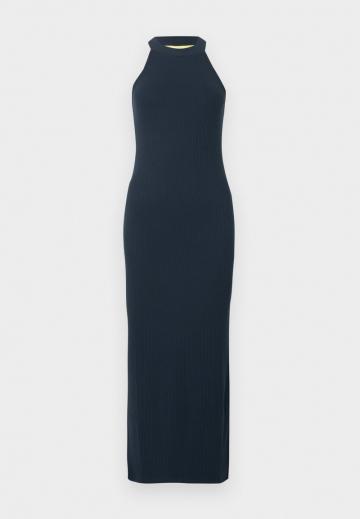 Вязаное платье