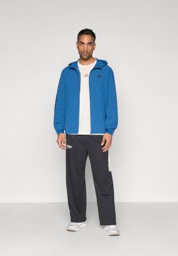 Спортивная куртка