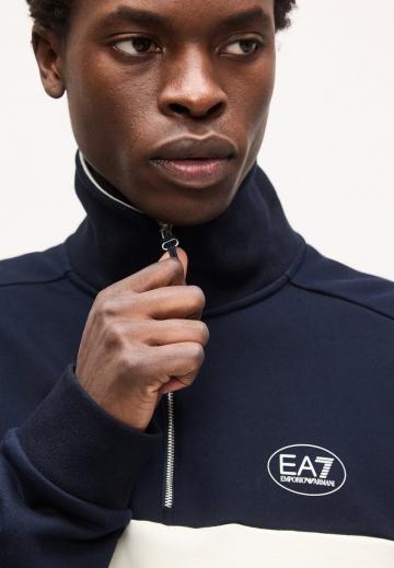 Спортивная кофта