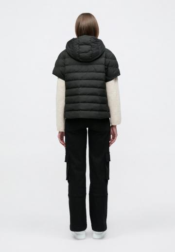 Пуховой жилет