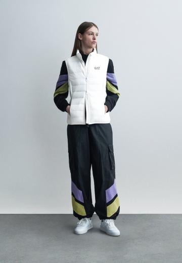 Пуховой жилет