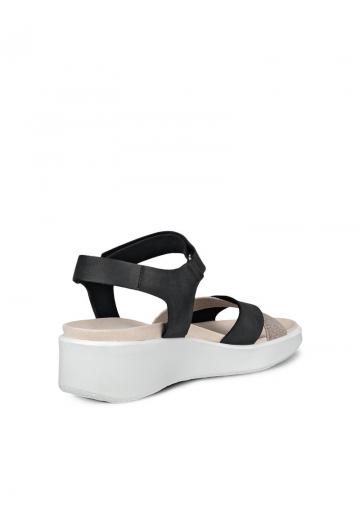 Босоножки на танкетке