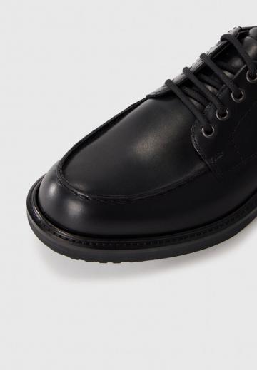 Ботинки на шнуровке