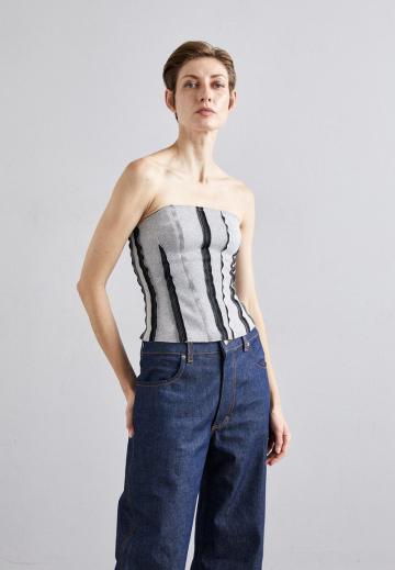 Топ без бретелек