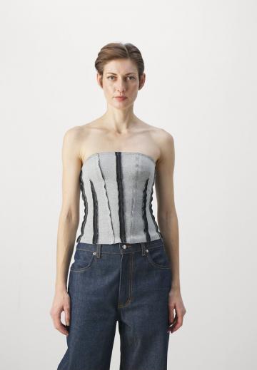 Топ без бретелек