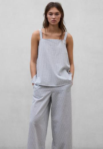 Блузка без рукавов