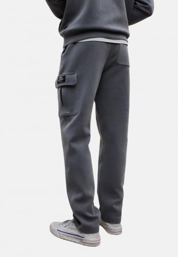 Брюки с накладными карманами