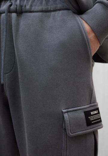 Брюки с накладными карманами