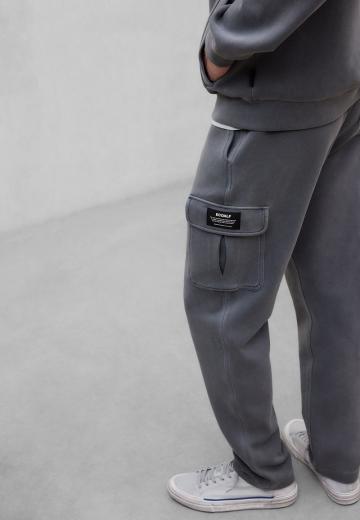 Брюки с накладными карманами