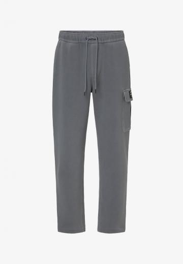 Брюки с накладными карманами