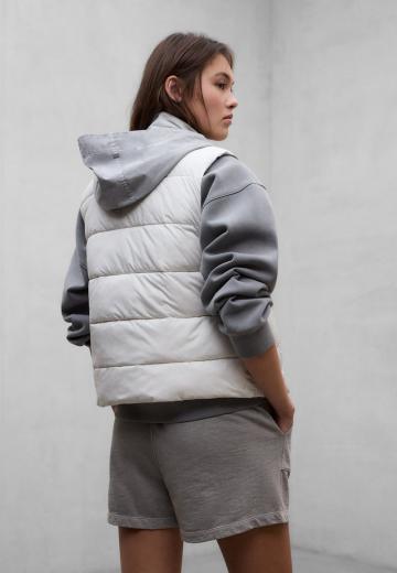 Пуховой жилет