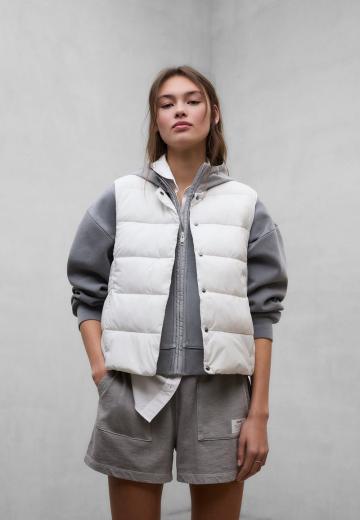 Пуховой жилет
