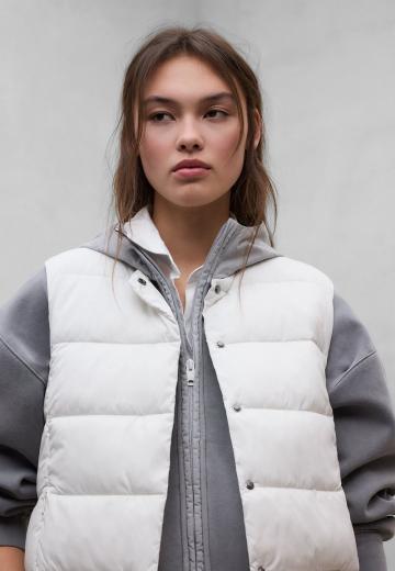 Пуховой жилет