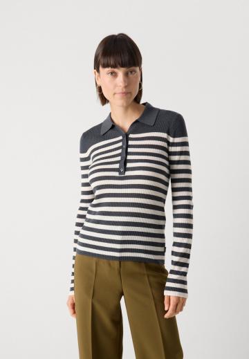 Пуловер с воротником поло