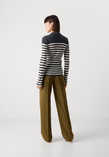 Пуловер с воротником поло