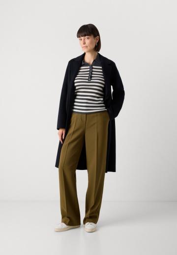 Пуловер с воротником поло