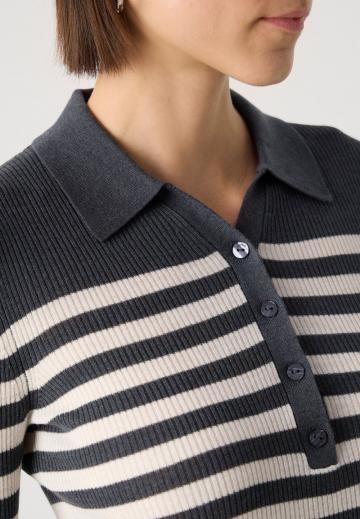 Пуловер с воротником поло