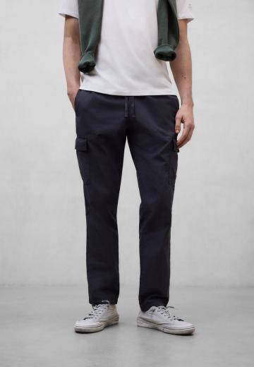 Брюки с накладными карманами
