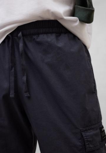 Брюки с накладными карманами