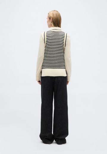 Пуловер без рукавов