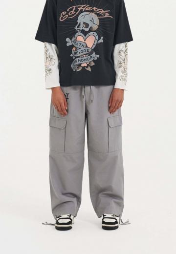 Брюки с накладными карманами