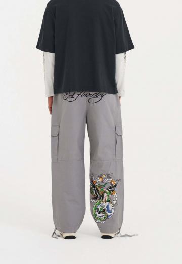 Брюки с накладными карманами