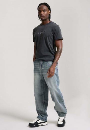 Прямые джинсы