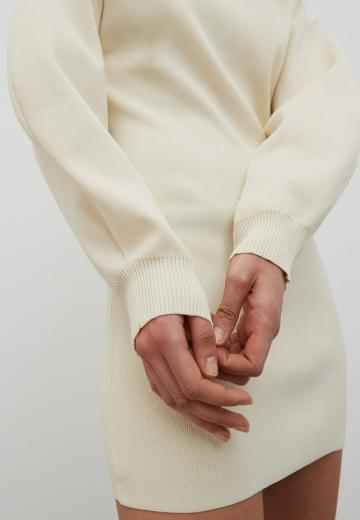 Вязаное платье