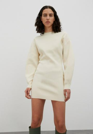 Вязаное платье