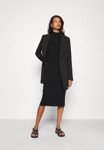 Вязаное платье