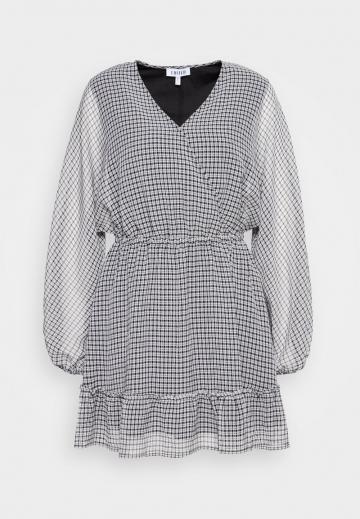 Короткое платье