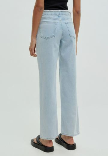 Прямые джинсы