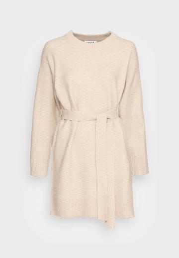 Вязаное платье