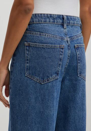 Свободные джинсы