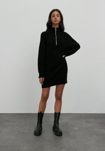 Вязаное платье