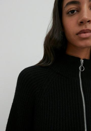 Вязаное платье