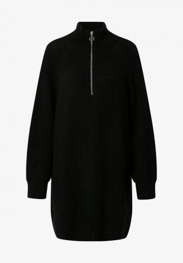 Вязаное платье