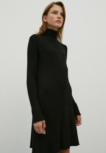 Вязаное платье