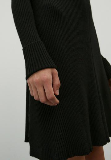 Вязаное платье