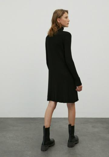 Вязаное платье