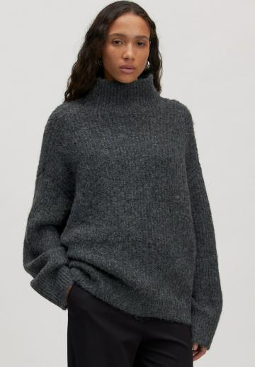 Длинный пуловер