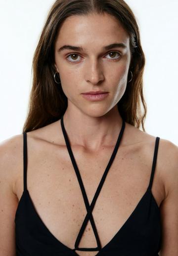 Топ на бретельках